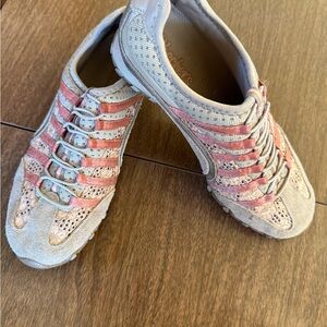 Skechers Women's Pink and Beige Athletic Shoes size 7